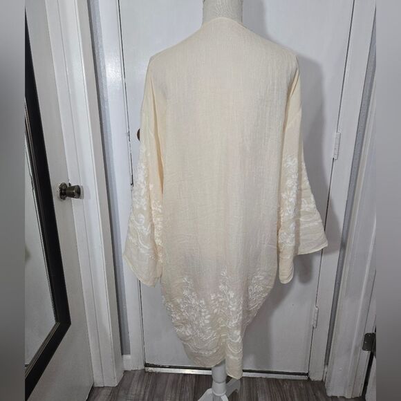 Southern Divas Embroidered Floral Cream Open Cardigan/kimono NWT O/S - Picture 4 of 10